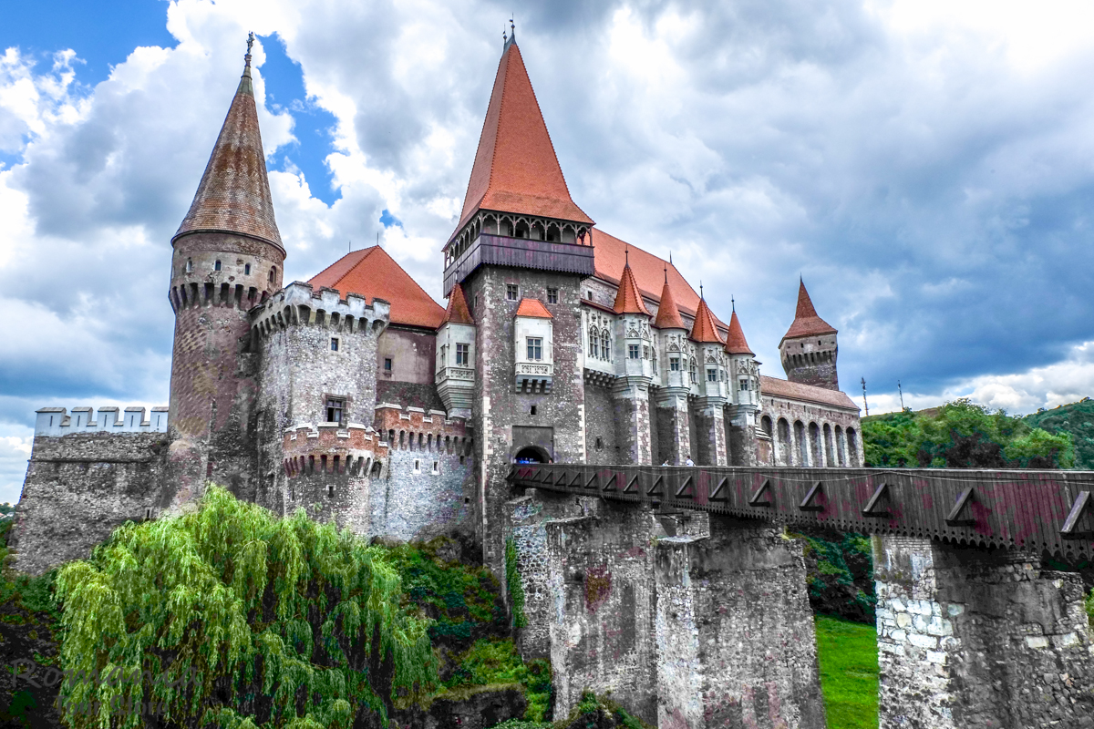 https://mdw-travel-data-us-east-1.s3.amazonaws.com/img/country/Romania/Frederic-Dame-Street/img_01.jpg