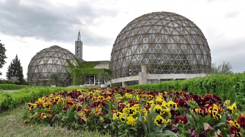 https://mdw-travel-data-us-east-1.s3.amazonaws.com/img/country/Romania/Galati-Public-Garden/img_02.jpg