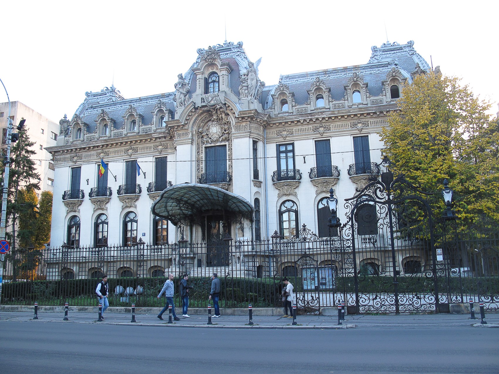 https://mdw-travel-data-us-east-1.s3.amazonaws.com/img/country/Romania/George-Enescu-Memorial-House/img_02.jpg