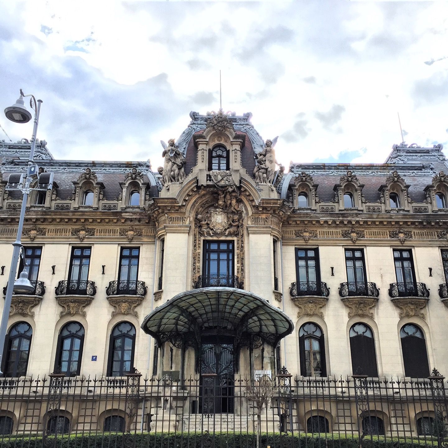 https://mdw-travel-data-us-east-1.s3.amazonaws.com/img/country/Romania/George-Enescu-Memorial-House/img_03.jpg
