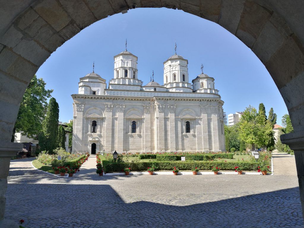 https://mdw-travel-data-us-east-1.s3.amazonaws.com/img/country/Romania/Golia-Monastery/img_03.jpg