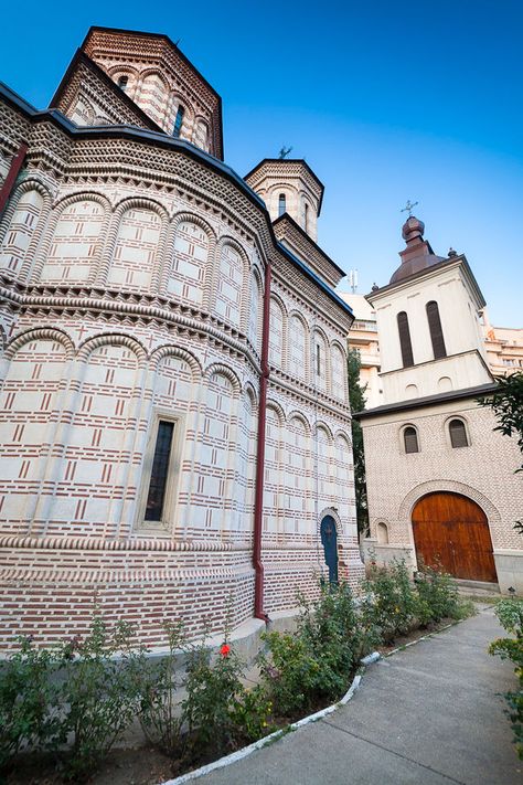 https://mdw-travel-data-us-east-1.s3.amazonaws.com/img/country/Romania/Govora-Monastery/img_01.jpg