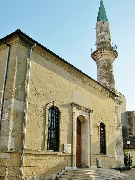 https://mdw-travel-data-us-east-1.s3.amazonaws.com/img/country/Romania/Great-Mahmudiye-Mosque/img_01.jpg