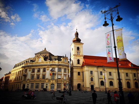 https://mdw-travel-data-us-east-1.s3.amazonaws.com/img/country/Romania/Great-Square--Piata-Mare-/img_03.jpg