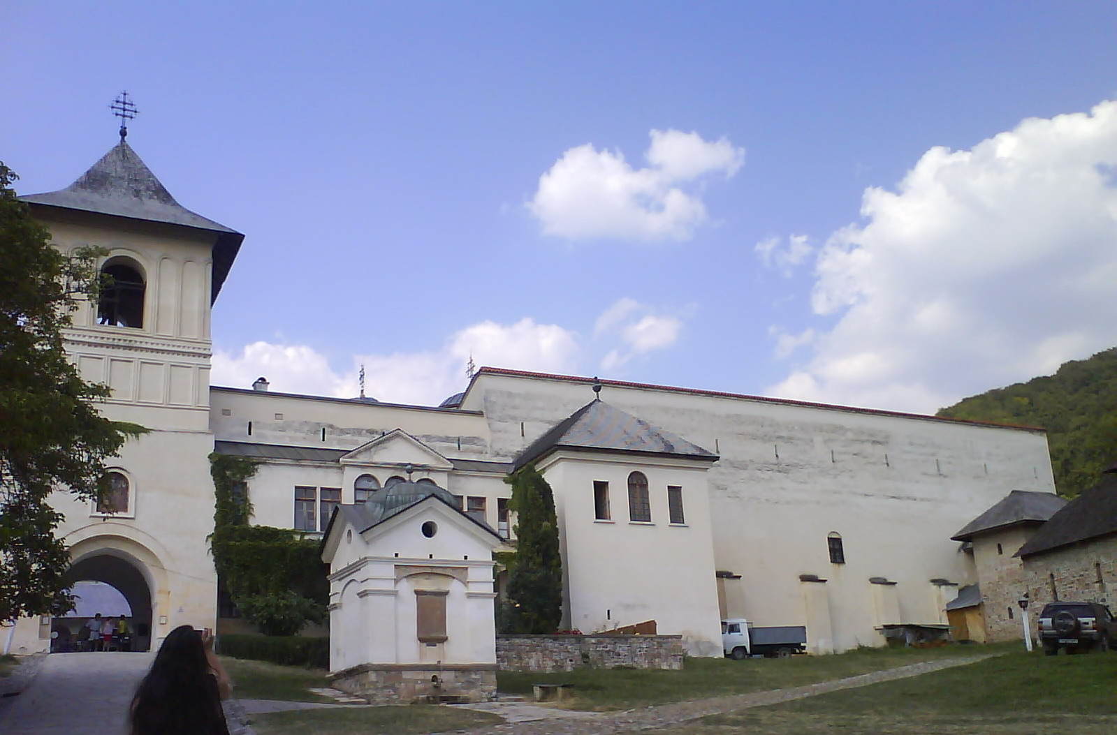https://mdw-travel-data-us-east-1.s3.amazonaws.com/img/country/Romania/Horezu-Monastery/img_03.jpg