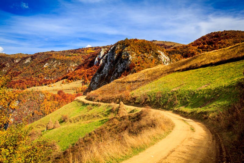https://mdw-travel-data-us-east-1.s3.amazonaws.com/img/country/Romania/Huda-lui-Papara-Cave/img_02.jpg