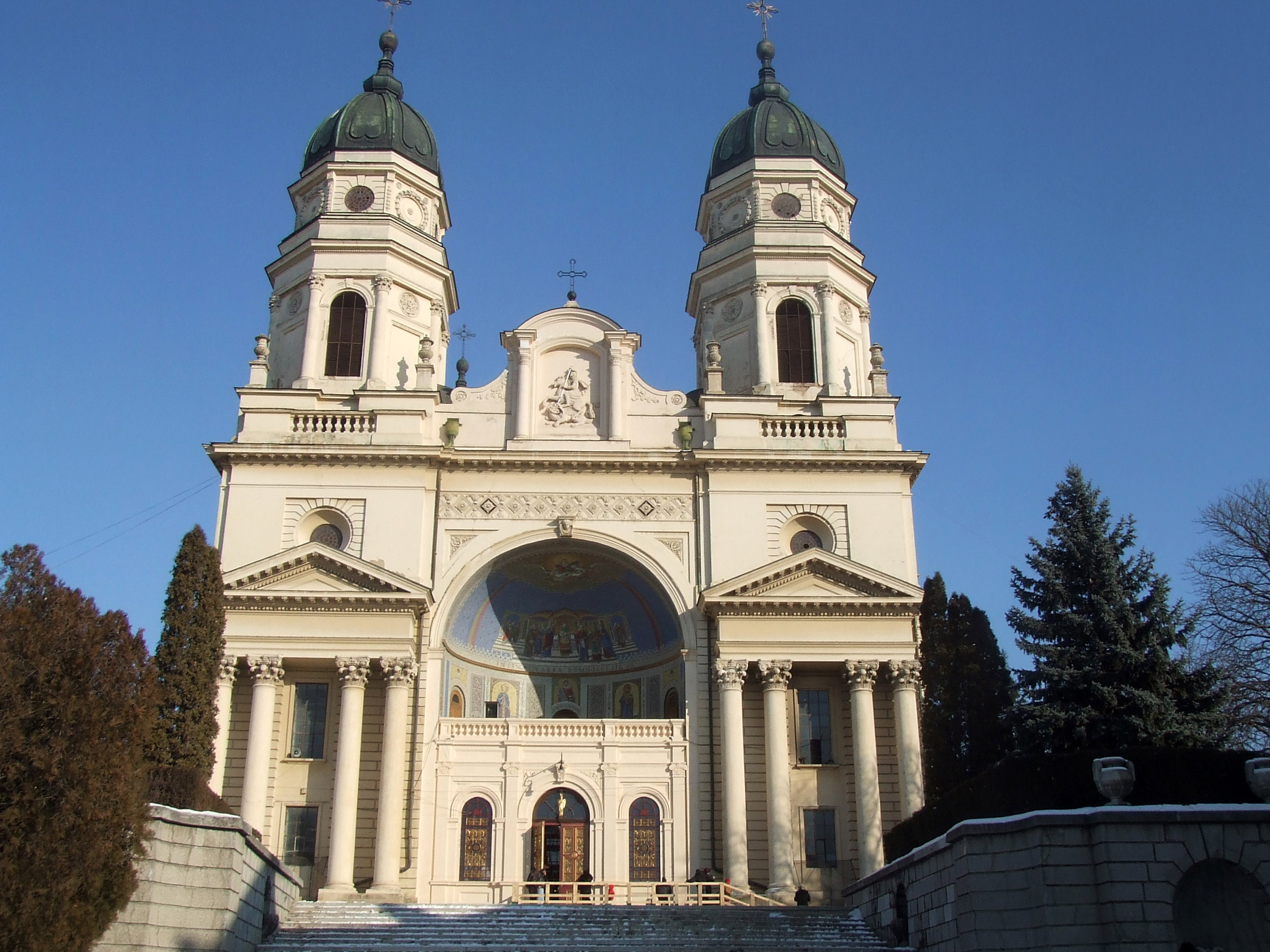 https://mdw-travel-data-us-east-1.s3.amazonaws.com/img/country/Romania/Iasi-Metropolitan-Cathedral/img_00.jpg