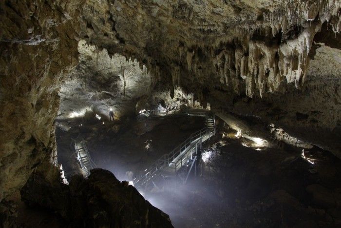 https://mdw-travel-data-us-east-1.s3.amazonaws.com/img/country/Romania/Imperial-Cave/img_03.jpg