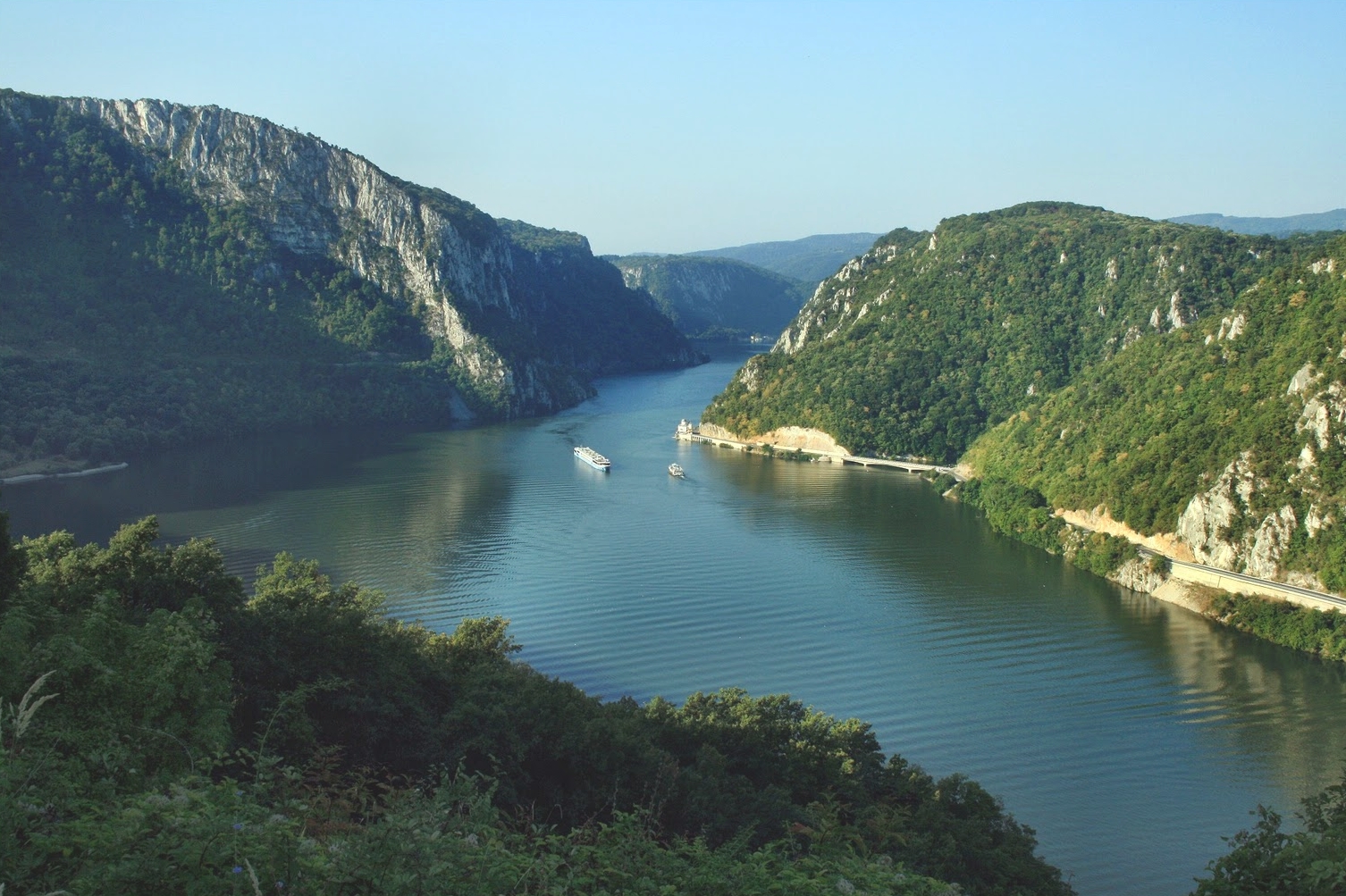https://mdw-travel-data-us-east-1.s3.amazonaws.com/img/country/Romania/Iron-Gates-Natural-Park/img_00.jpg