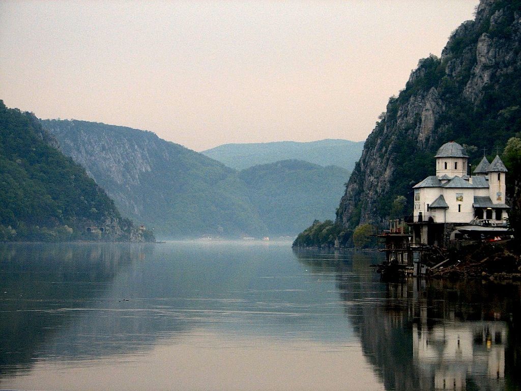 https://mdw-travel-data-us-east-1.s3.amazonaws.com/img/country/Romania/Iron-Gates/img_05.jpg