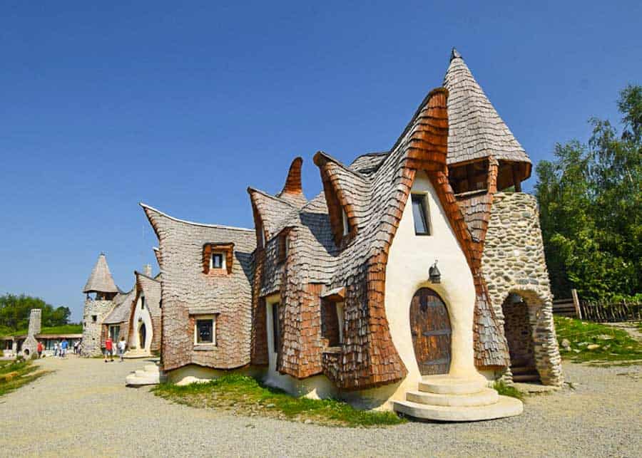 https://mdw-travel-data-us-east-1.s3.amazonaws.com/img/country/Romania/Logofatului-Church/img_00.jpg