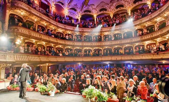 https://mdw-travel-data-us-east-1.s3.amazonaws.com/img/country/Romania/Lucian-Blaga-National-Theatre/img_03.jpg