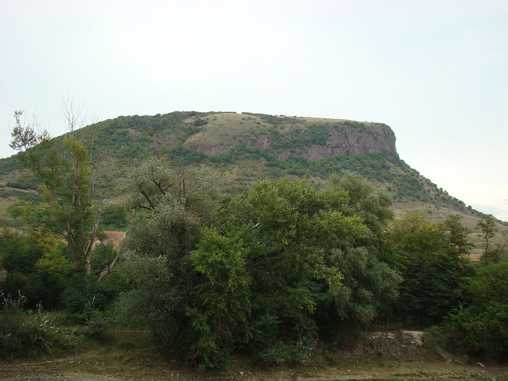 https://mdw-travel-data-us-east-1.s3.amazonaws.com/img/country/Romania/Magura-Uroiului/img_03.jpg