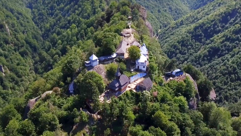 https://mdw-travel-data-us-east-1.s3.amazonaws.com/img/country/Romania/Manastirea-Cetatuia/img_00.jpg