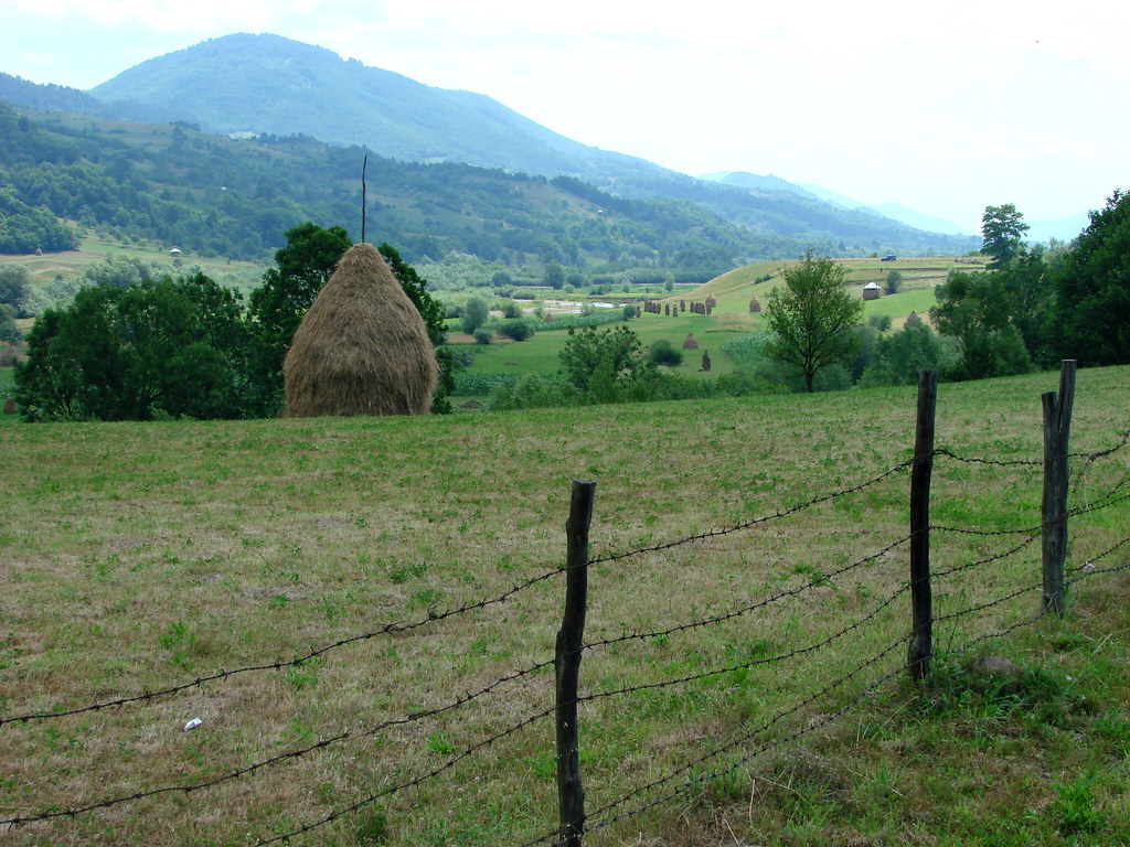 https://mdw-travel-data-us-east-1.s3.amazonaws.com/img/country/Romania/Mara-Valley-Ecotourism-Route/img_02.jpg