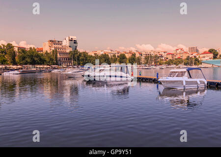 https://mdw-travel-data-us-east-1.s3.amazonaws.com/img/country/Romania/Marina-Tomis/img_03.jpg
