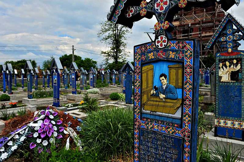 https://mdw-travel-data-us-east-1.s3.amazonaws.com/img/country/Romania/Merry-Cemetery/img_00.jpg