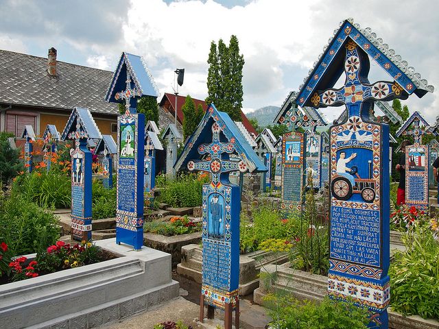 https://mdw-travel-data-us-east-1.s3.amazonaws.com/img/country/Romania/Merry-Cemetery/img_02.jpg