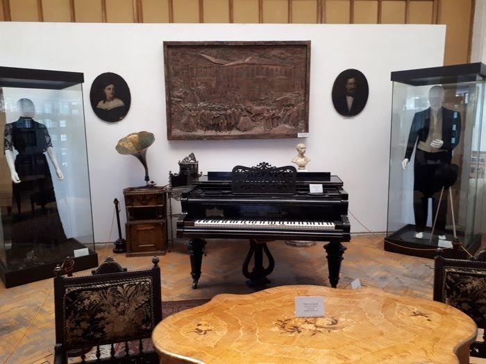 https://mdw-travel-data-us-east-1.s3.amazonaws.com/img/country/Romania/Mihai-Eminescu-Museum/img_00.jpg