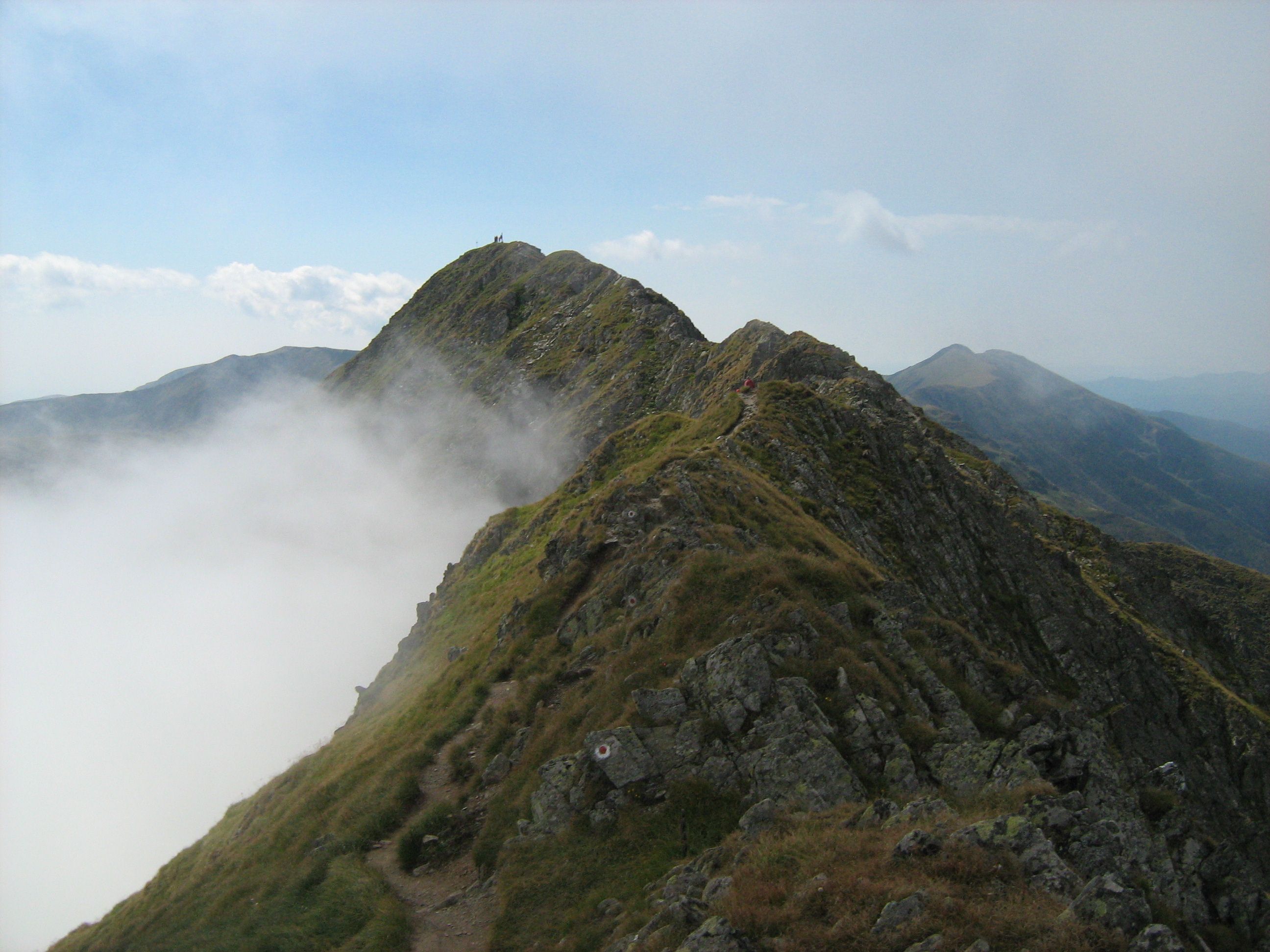https://mdw-travel-data-us-east-1.s3.amazonaws.com/img/country/Romania/Moldoveanu-Peak/img_03.jpg