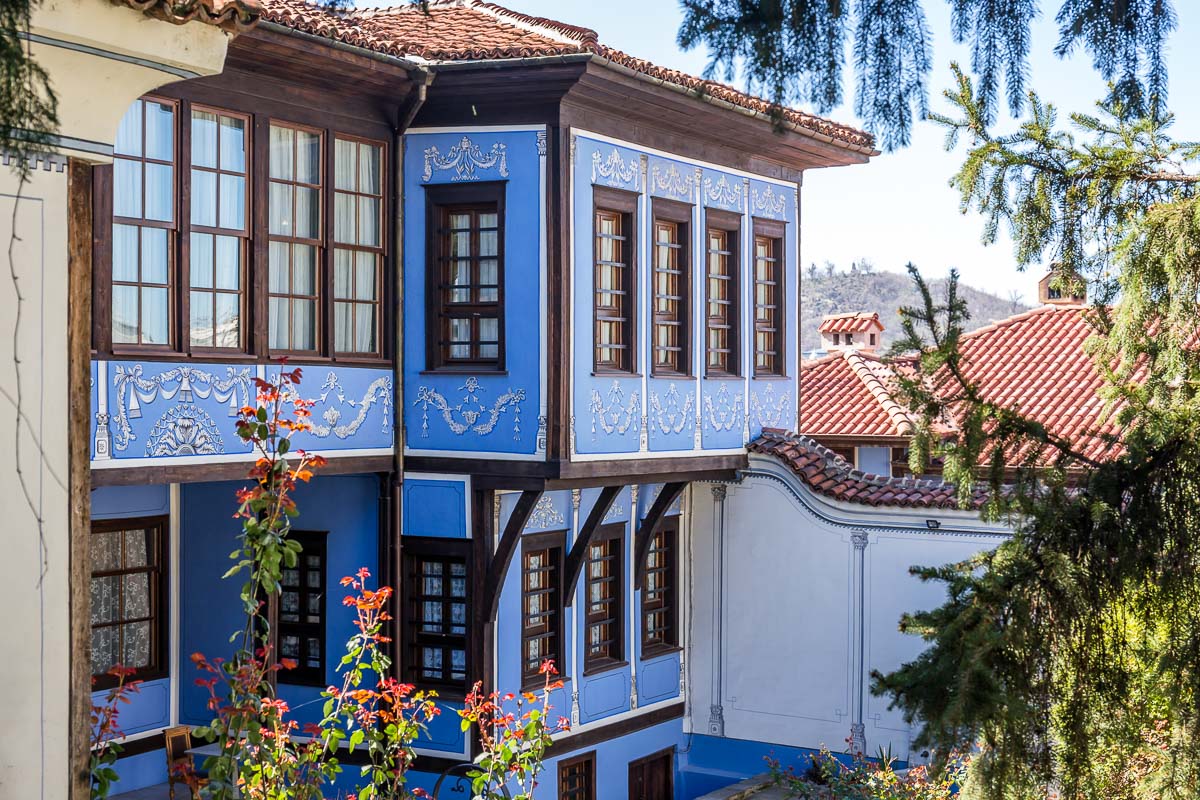 https://mdw-travel-data-us-east-1.s3.amazonaws.com/img/country/Romania/Muresenilor-House/img_02.jpg