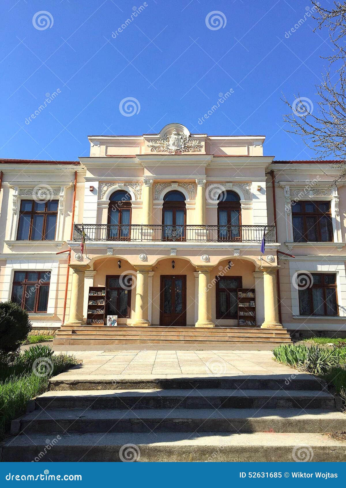 https://mdw-travel-data-us-east-1.s3.amazonaws.com/img/country/Romania/Museum-of-Romanian-Literature/img_02.jpg