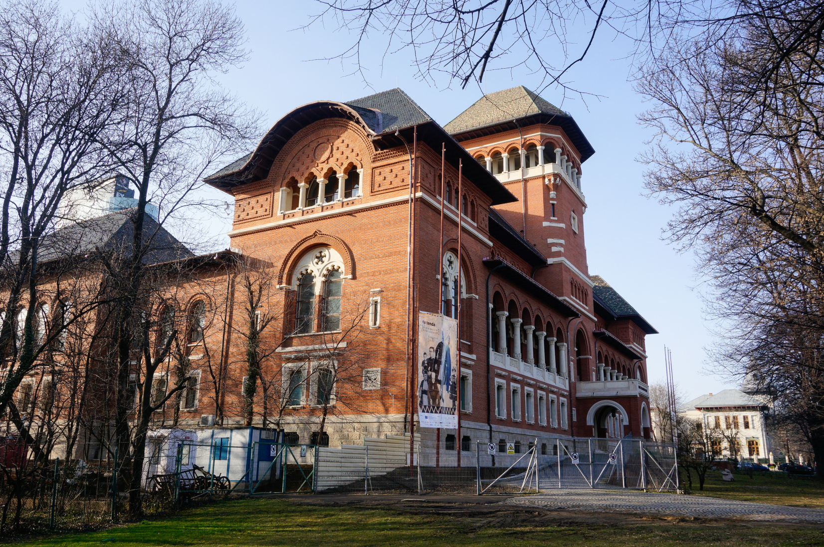 https://mdw-travel-data-us-east-1.s3.amazonaws.com/img/country/Romania/Museum-of-the-Romanian-Peasant/img_01.jpg