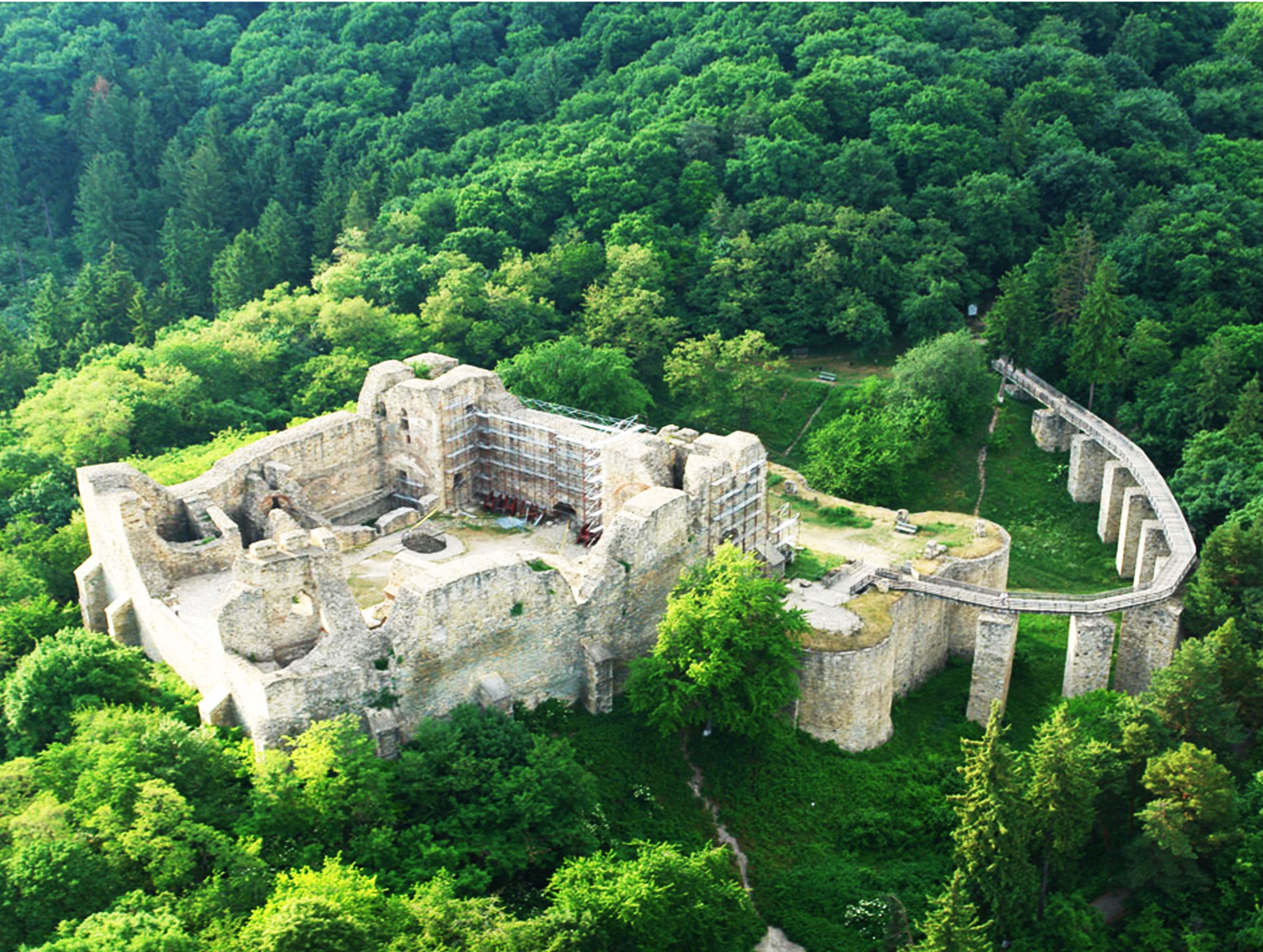 https://mdw-travel-data-us-east-1.s3.amazonaws.com/img/country/Romania/Neamt-Fortress/img_00.jpg