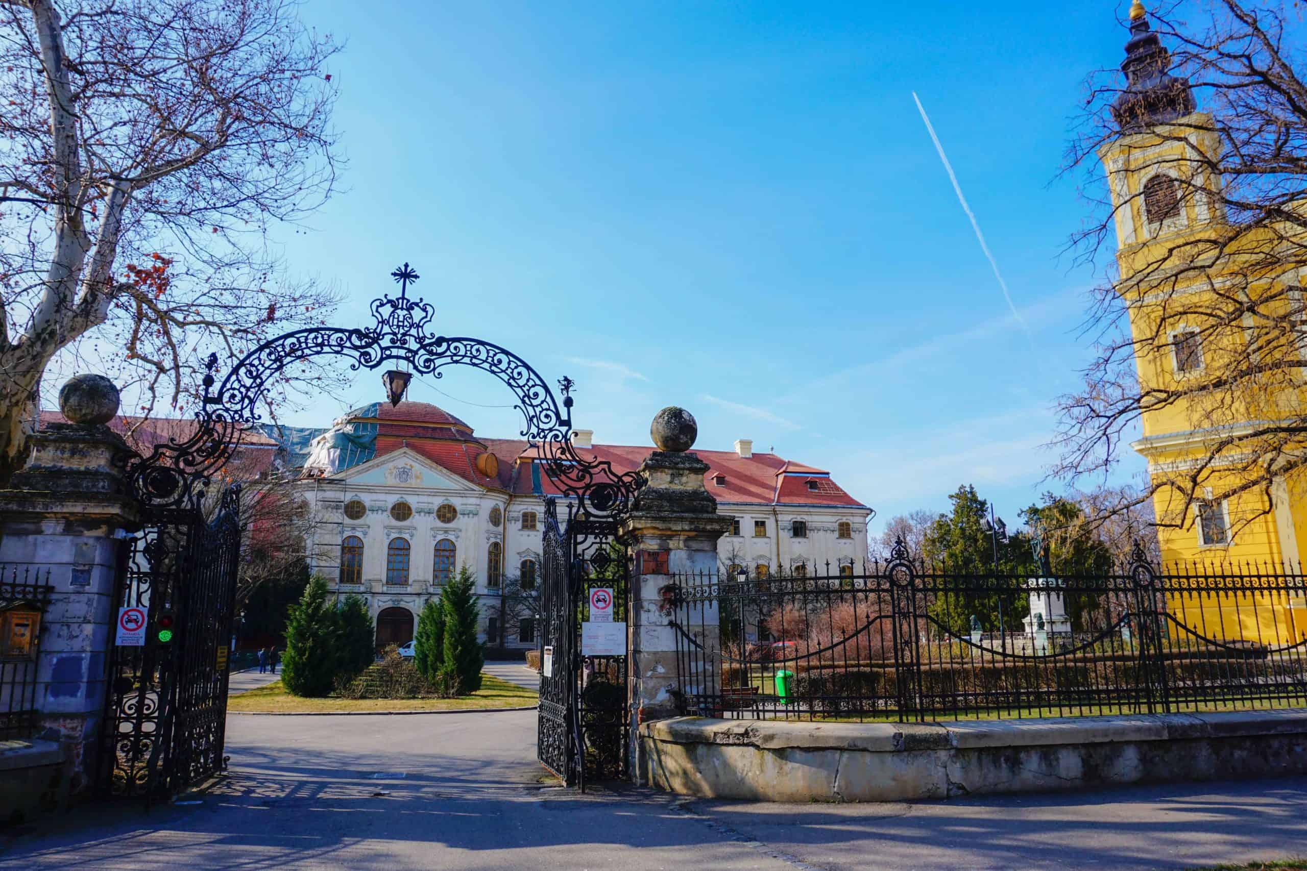 https://mdw-travel-data-us-east-1.s3.amazonaws.com/img/country/Romania/Oradea-Central-Park/img_03.jpg
