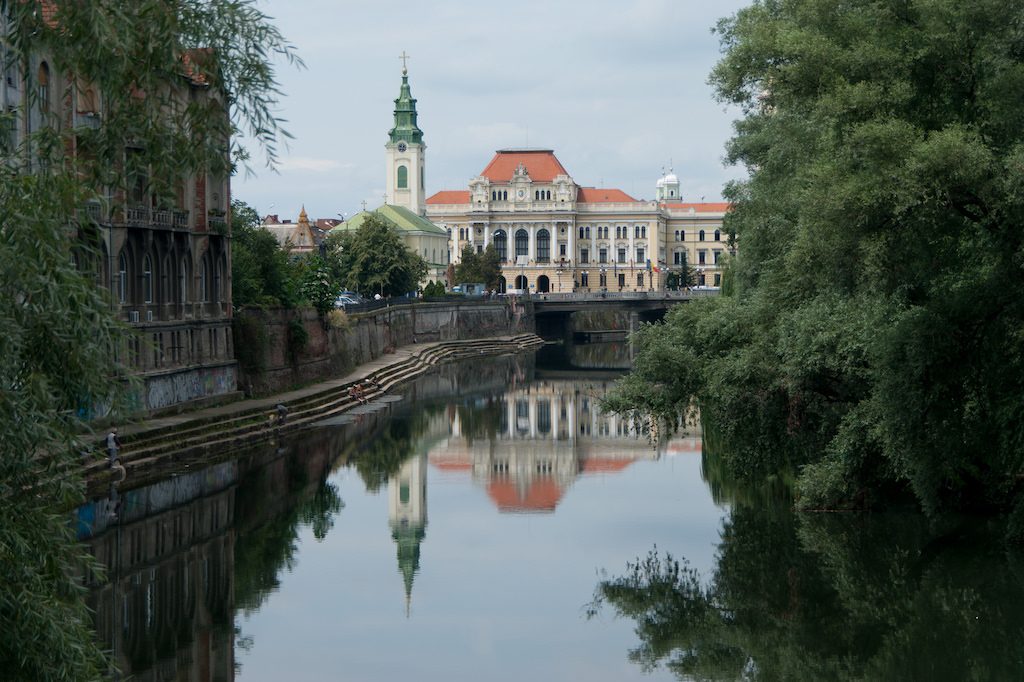 https://mdw-travel-data-us-east-1.s3.amazonaws.com/img/country/Romania/Oradea-City-Hall/img_00.jpg