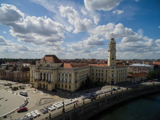 https://mdw-travel-data-us-east-1.s3.amazonaws.com/img/country/Romania/Oradea-City-Hall/img_03.jpg