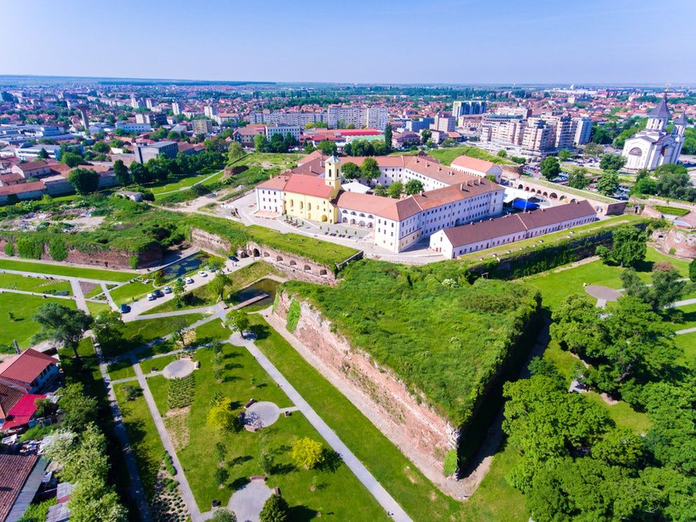 https://mdw-travel-data-us-east-1.s3.amazonaws.com/img/country/Romania/Oradea-Fortress/img_00.jpg
