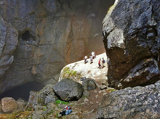 https://mdw-travel-data-us-east-1.s3.amazonaws.com/img/country/Romania/Padis-Plateau/img_01.jpg