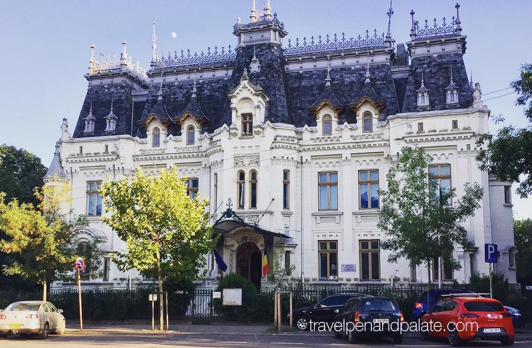 https://mdw-travel-data-us-east-1.s3.amazonaws.com/img/country/Romania/Palace-of-Culture-Craiova/img_01.jpg