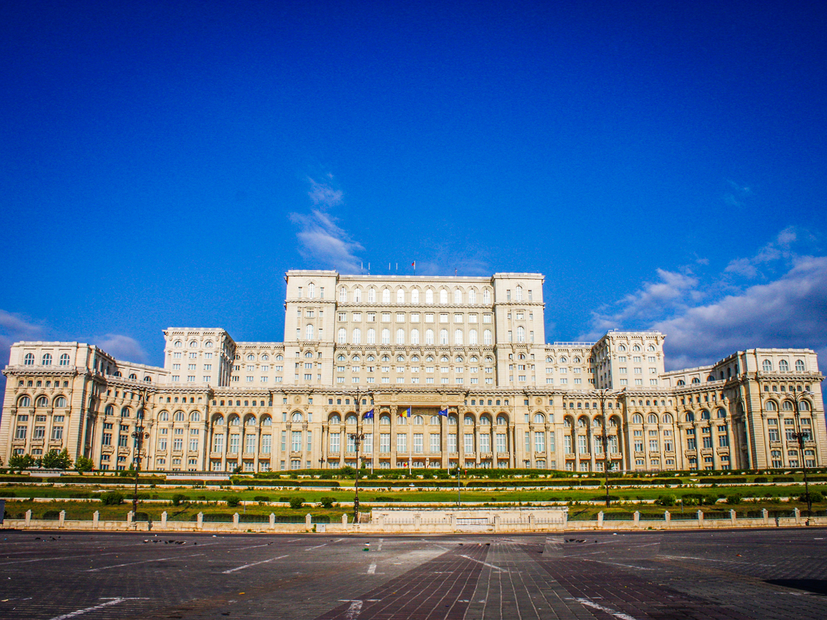 https://mdw-travel-data-us-east-1.s3.amazonaws.com/img/country/Romania/Palace-of-the-Parliament/img_00.jpg