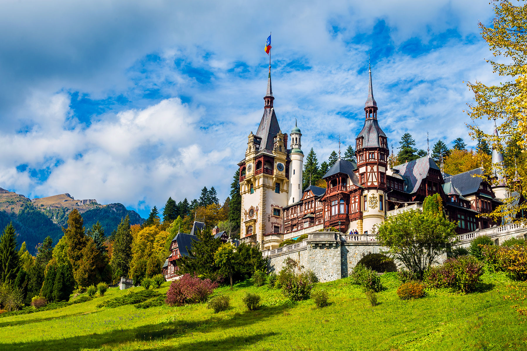 https://mdw-travel-data-us-east-1.s3.amazonaws.com/img/country/Romania/Peles-Park/img_01.jpg