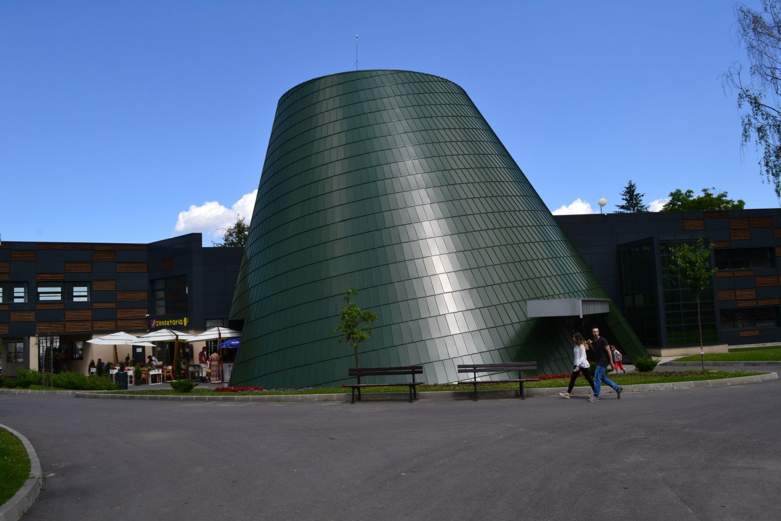 https://mdw-travel-data-us-east-1.s3.amazonaws.com/img/country/Romania/Planetarium-Constanta/img_03.jpg