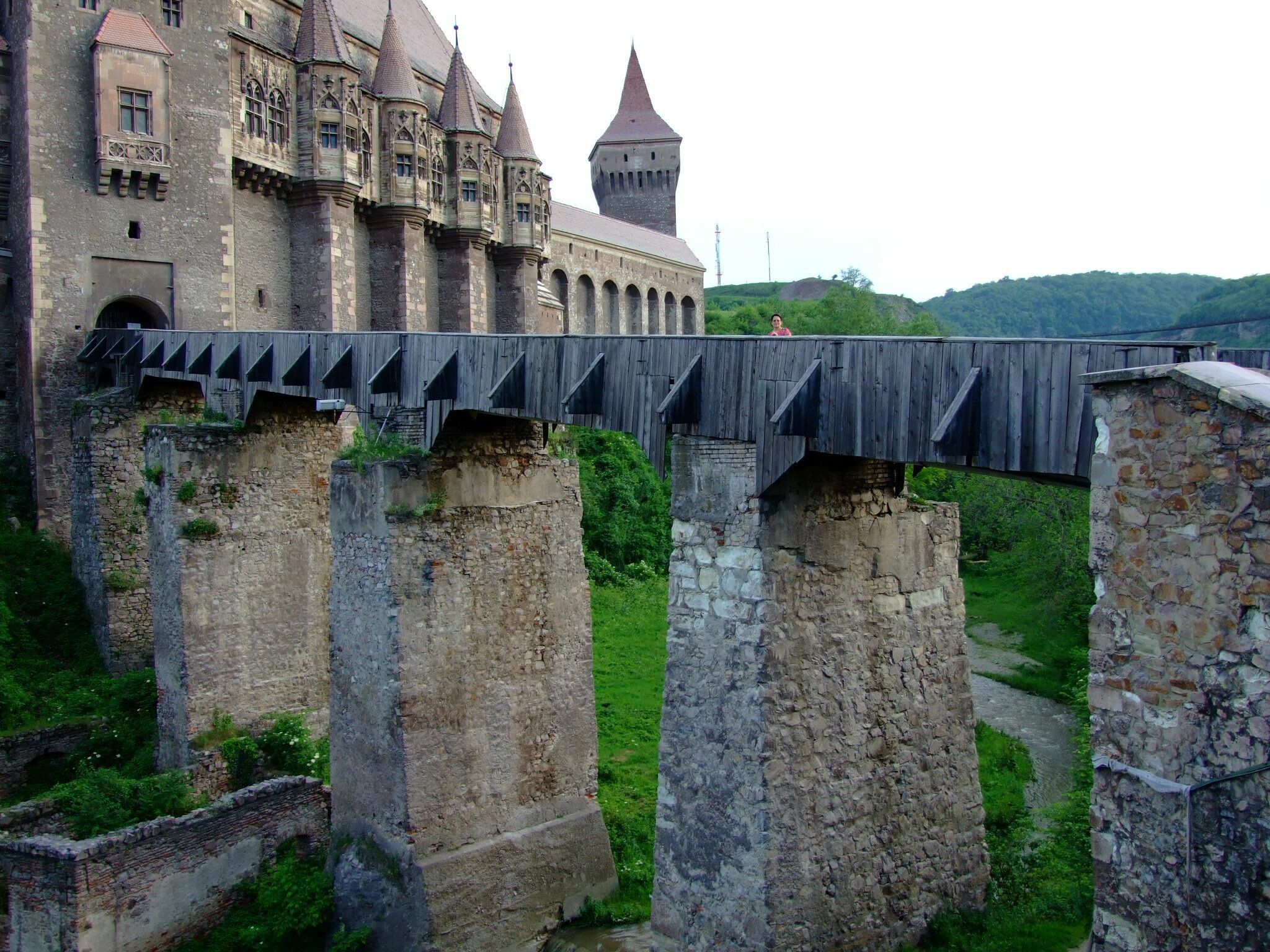 https://mdw-travel-data-us-east-1.s3.amazonaws.com/img/country/Romania/Poenari-Castle/img_02.jpg