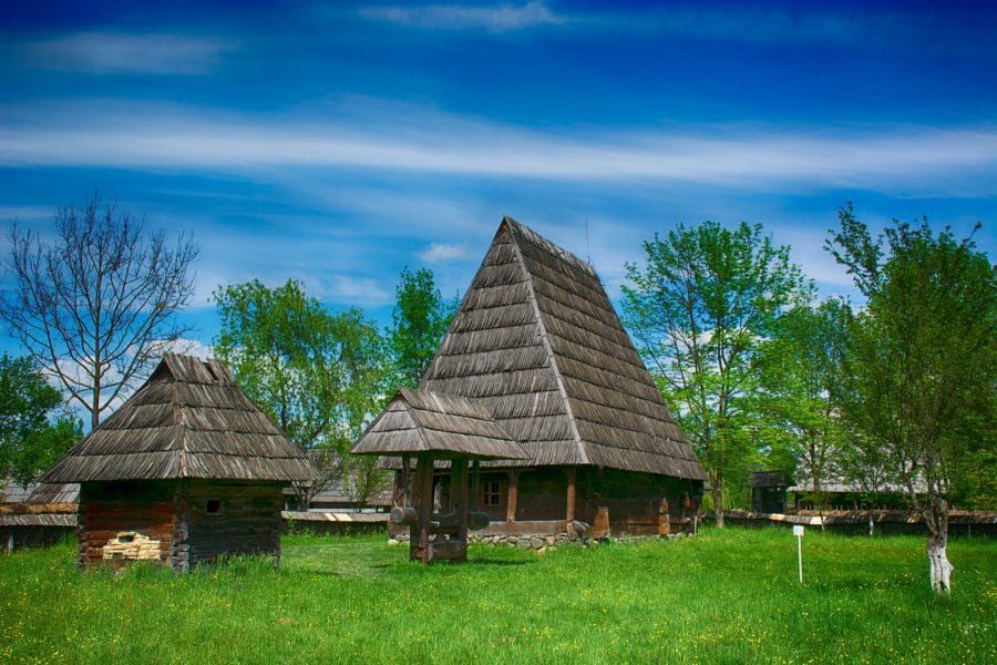 https://mdw-travel-data-us-east-1.s3.amazonaws.com/img/country/Romania/Preluca-Noua-Wooden-Church/img_03.jpg