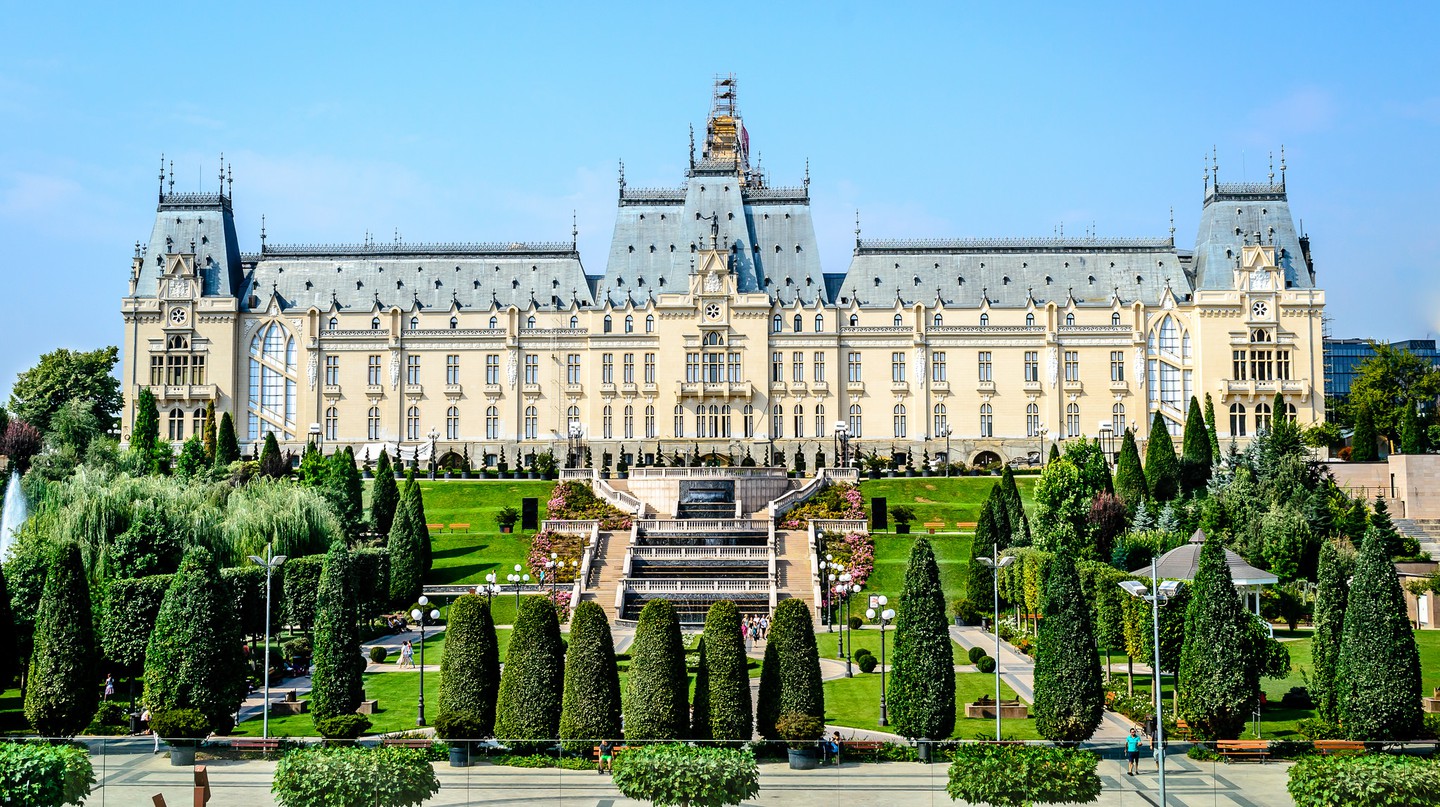 https://mdw-travel-data-us-east-1.s3.amazonaws.com/img/country/Romania/Prietenia-Palace/img_03.jpg