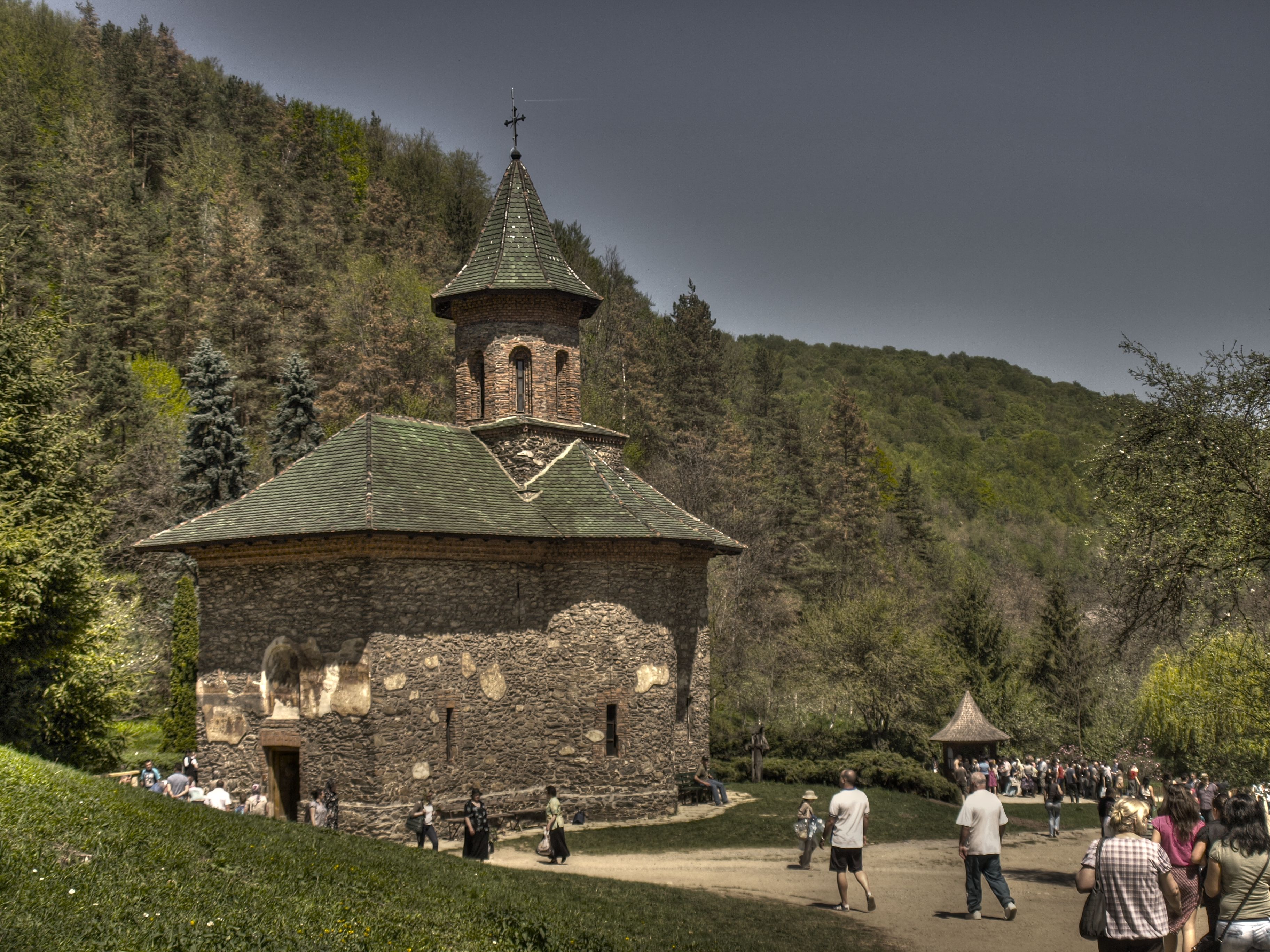 https://mdw-travel-data-us-east-1.s3.amazonaws.com/img/country/Romania/Prislop-Monastery/img_04.jpg