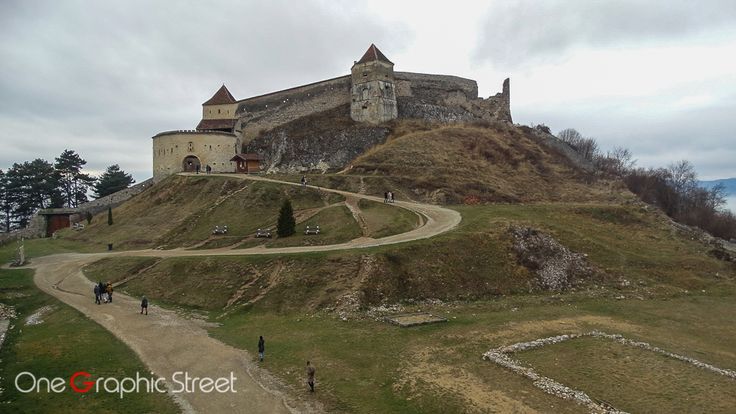 https://mdw-travel-data-us-east-1.s3.amazonaws.com/img/country/Romania/Rasnov-Citadel/img_01.jpg