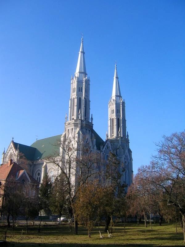 https://mdw-travel-data-us-east-1.s3.amazonaws.com/img/country/Romania/Roman-Catholic-Church/img_00.jpg