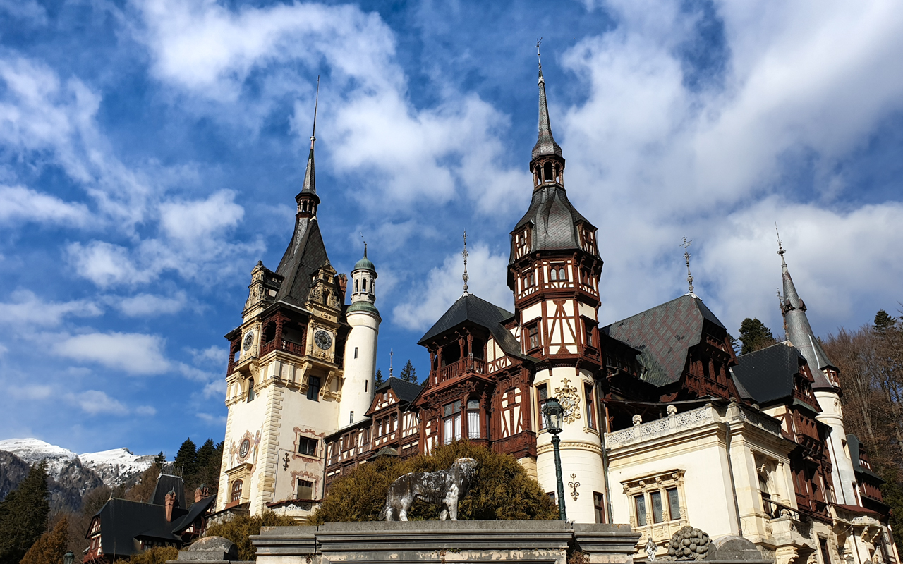 https://mdw-travel-data-us-east-1.s3.amazonaws.com/img/country/Romania/Roman-Catholic-Palace/img_02.jpg