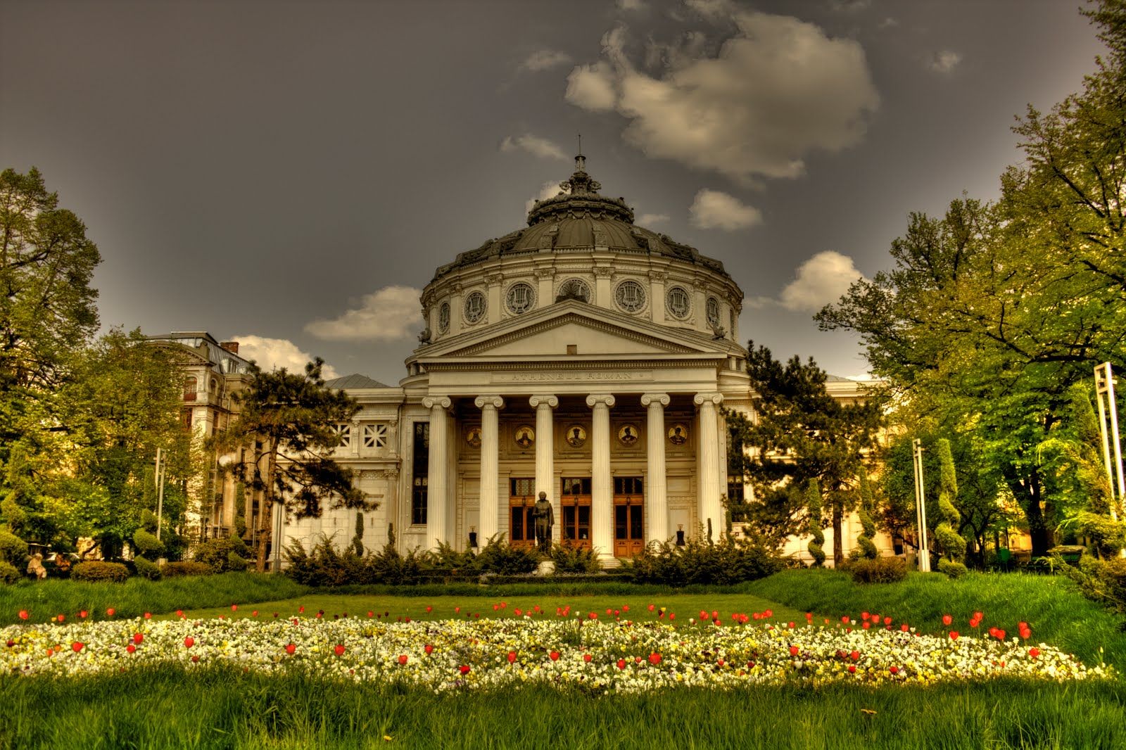 https://mdw-travel-data-us-east-1.s3.amazonaws.com/img/country/Romania/Romanian-Athenaeum/img_01.jpg
