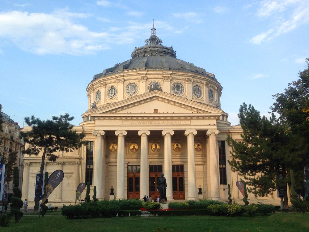https://mdw-travel-data-us-east-1.s3.amazonaws.com/img/country/Romania/Romanian-National-Opera/img_01.jpg