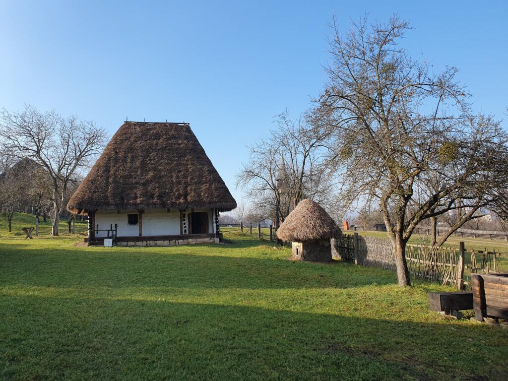 https://mdw-travel-data-us-east-1.s3.amazonaws.com/img/country/Romania/Romulus-Vuia-Park/img_02.jpg