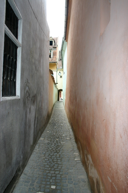 https://mdw-travel-data-us-east-1.s3.amazonaws.com/img/country/Romania/Rope-Street-Museum/img_02.jpg