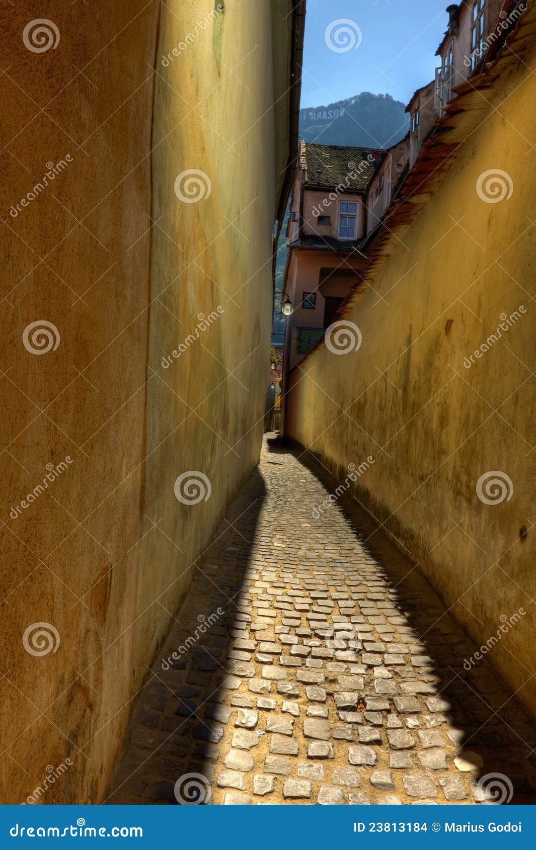 https://mdw-travel-data-us-east-1.s3.amazonaws.com/img/country/Romania/Rope-Street-Museum/img_03.jpg