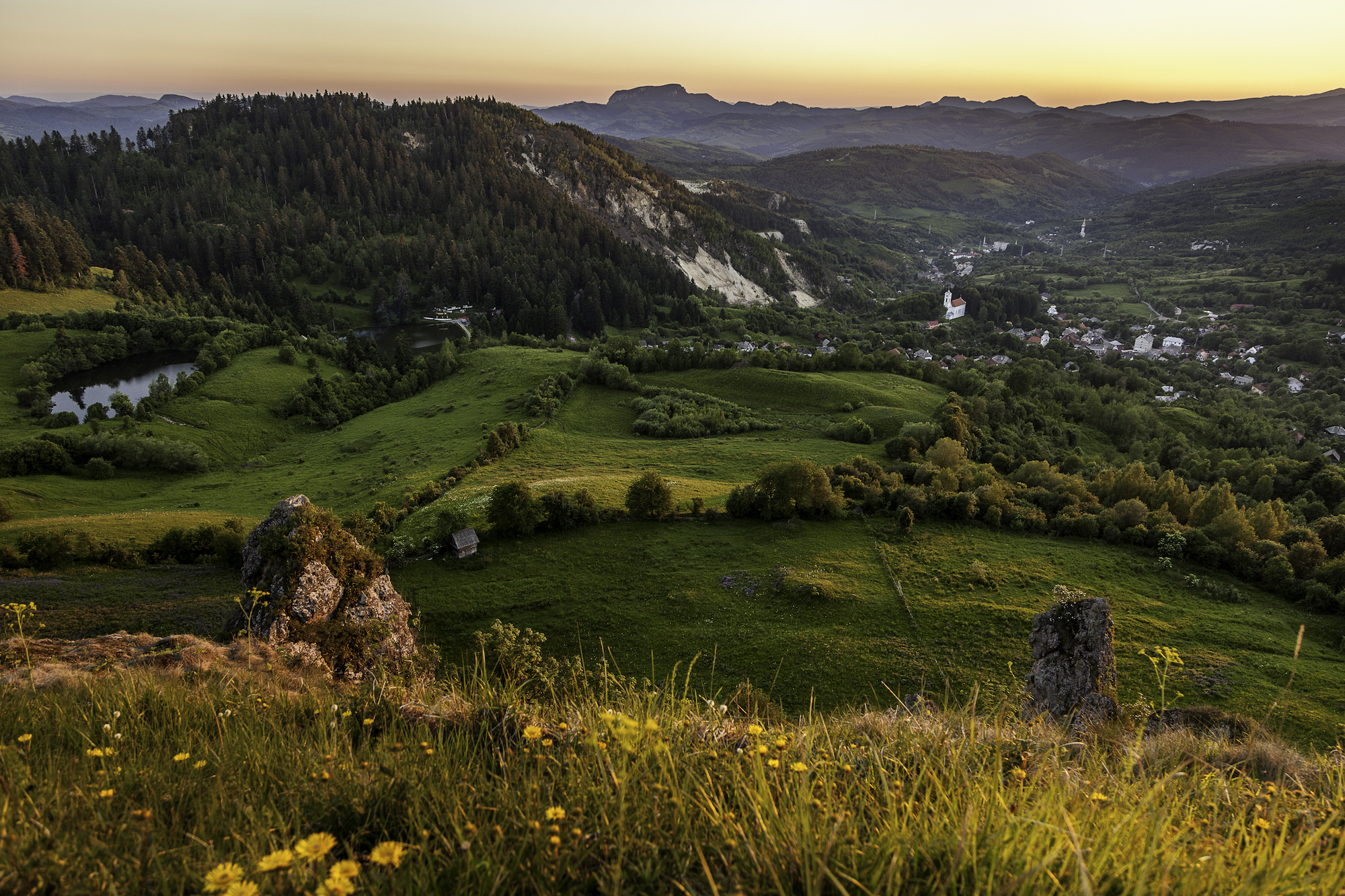https://mdw-travel-data-us-east-1.s3.amazonaws.com/img/country/Romania/Rosia-Montana/img_03.jpg